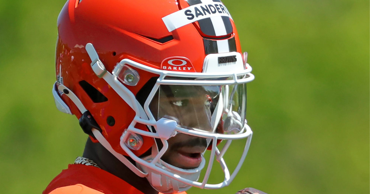 Former NFL GM stands on table for Shedeur Sanders with the Browns