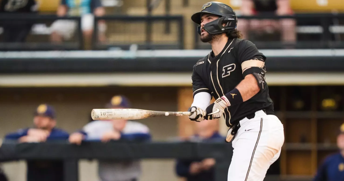 Big Ten slugger commits to South Carolina