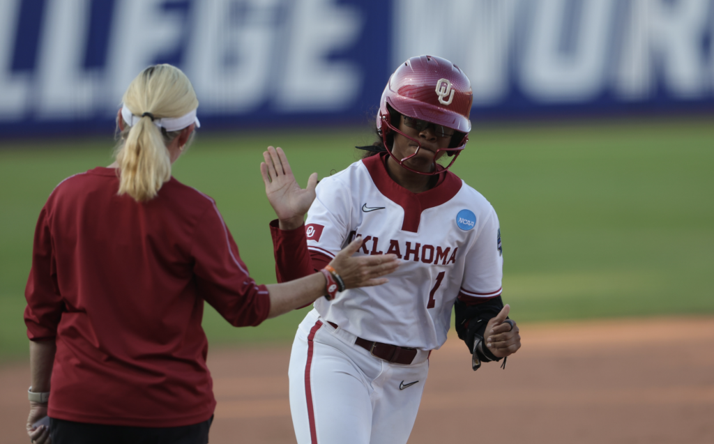 Sanders' 2-homer day leads Oklahoma to WCWS win over Oregon