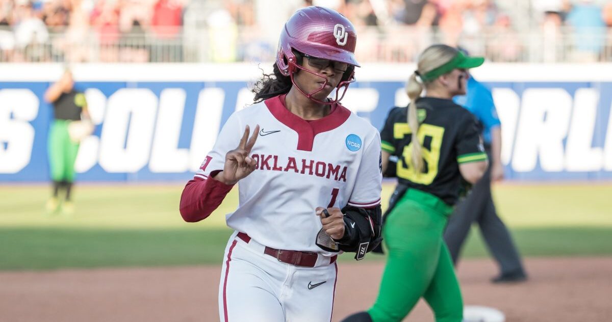 Cydney Sanders helps keep the OU softball season alive, onto WCWS semifinals