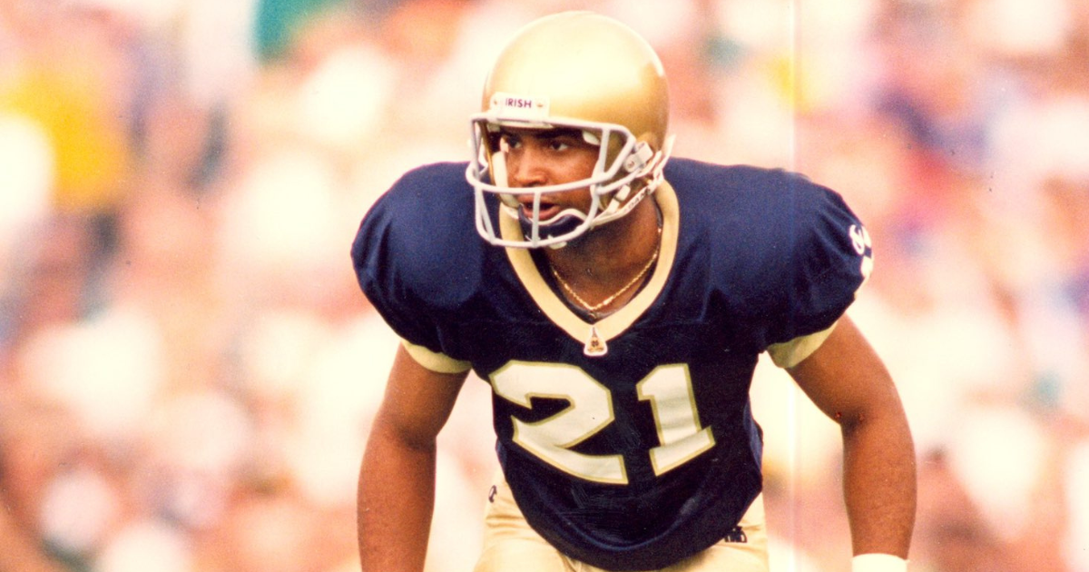 Newsstand: Bobby Taylor speaks to current Notre Dame football team