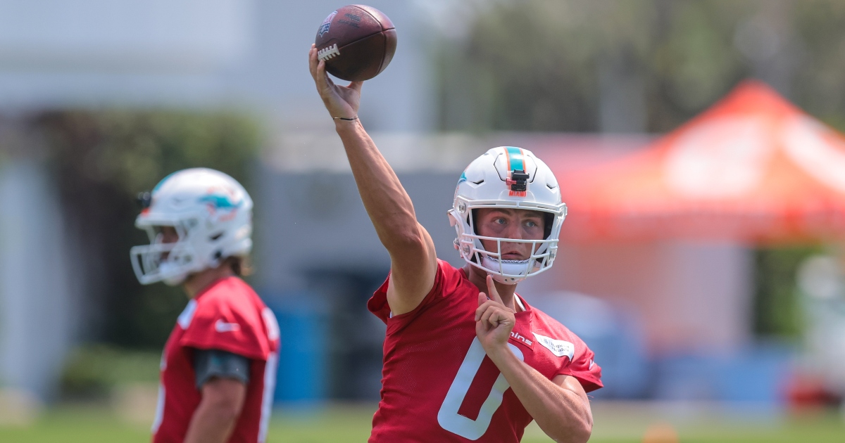 Dolphins HC Mike McDaniel stands on table for Zach Wilson: 'Been through some s**t'