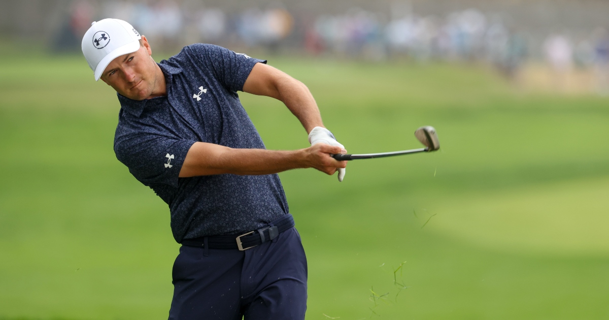 WATCH: Jordan Spieth stunned by failure to escape deep Oakmont rough at U.S. Open