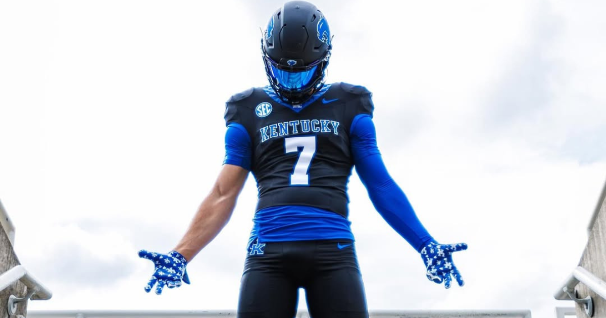 Tight End Lincoln Watkins Commits to Kentucky