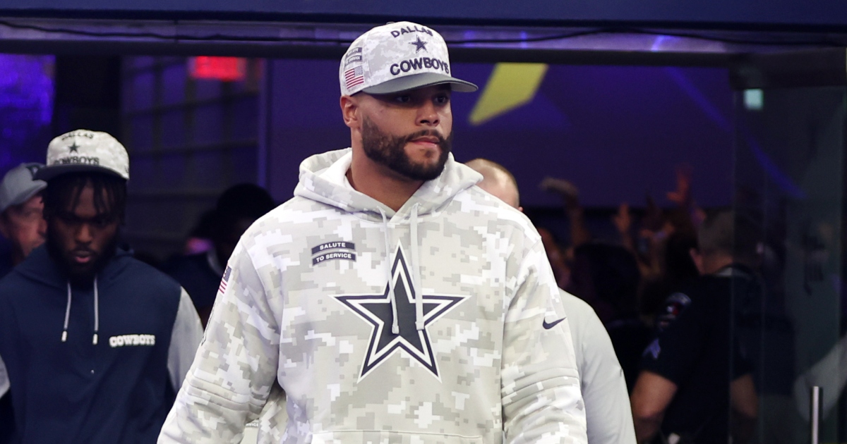Dak Prescott sinks 65-foot putt at Stonebriar Country Club