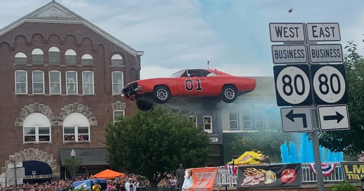 LOOK: Stunt driver jumps General Lee over the town square fountain in Somerset