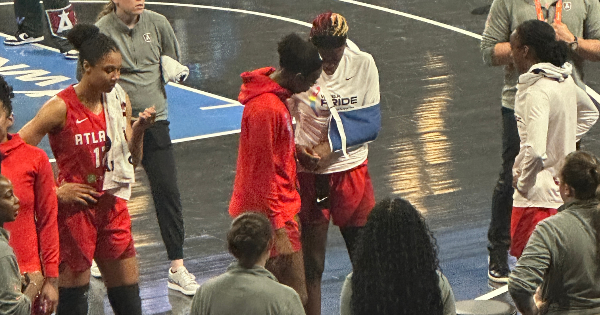 Rhyne Howard seen in arm sling following injury vs. New York Liberty