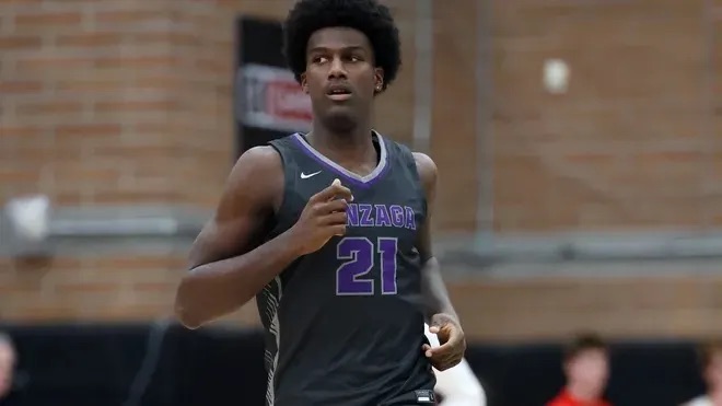 Michigan 5-star EDGE commit Carter Meadows shows off basketball ability with vicious dunk