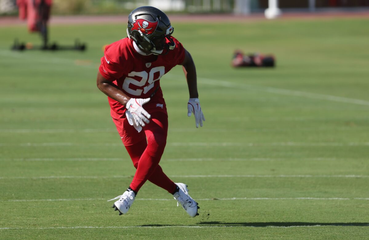 Bucs' rookie Shilo Sanders works out at Tampa-area high school