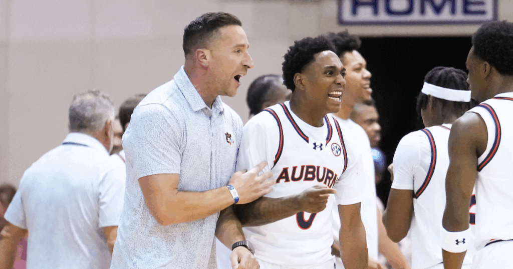 Steven Pearl and Tahaad Pettiford (Photo by Auburn Athletics)