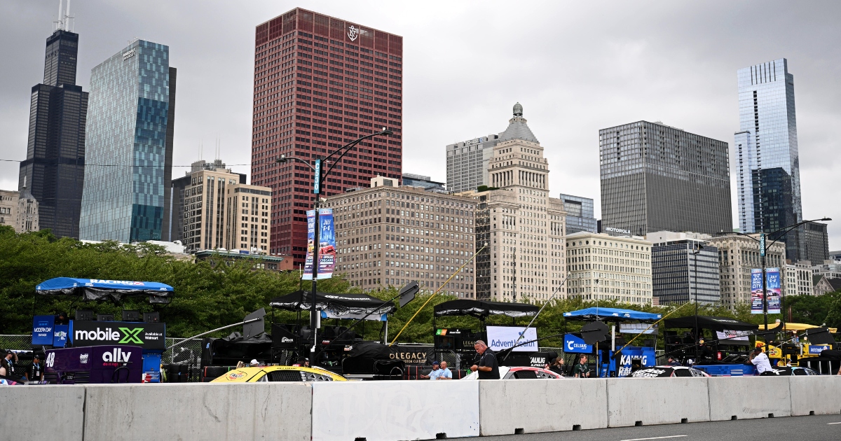 Firework debris causes slight delay to NASCAR Chicago Street Race