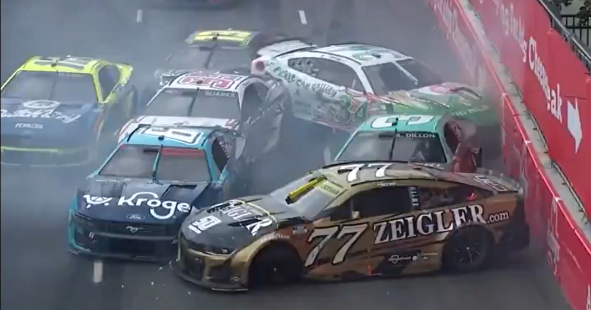Carson Hocevar spins after slamming wall, creates massive pileup in Chicago Street Race opening laps