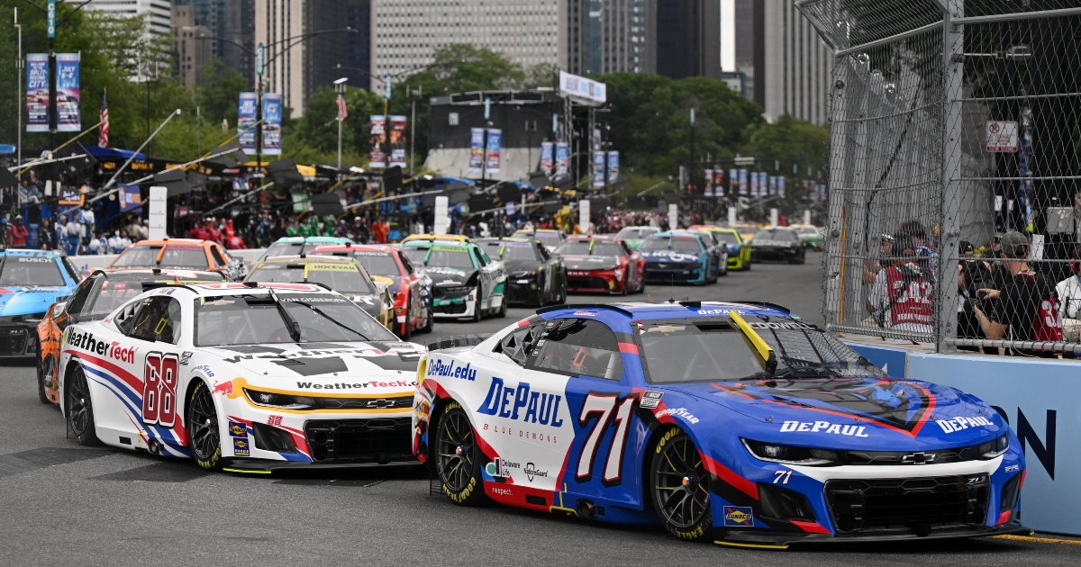 Michael McDowell forced to pit from lead due to mechanical issues at NASCAR Chicago Street Race