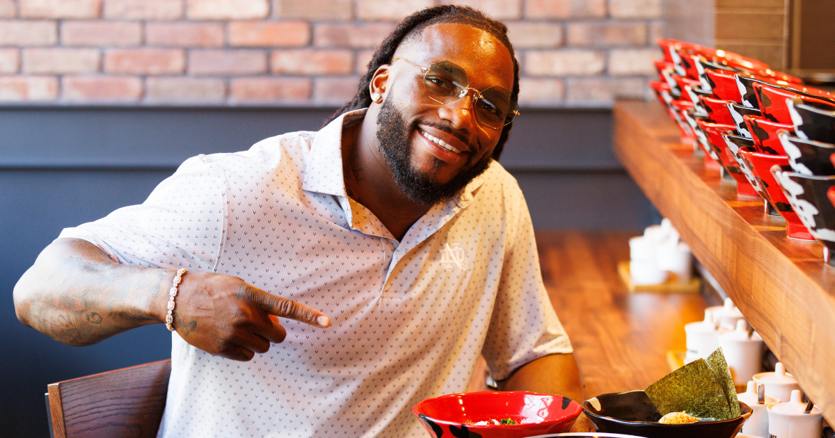 Newsstand: Former Notre Dame linebacker Jaylen Smith opens ramen bar in South Bend