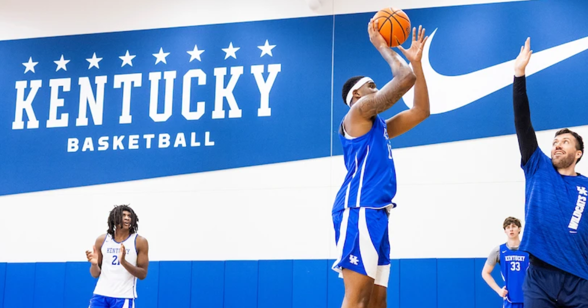 Jayden Quaintance shadowing Brandon Garrison to learn Mark Pope's system