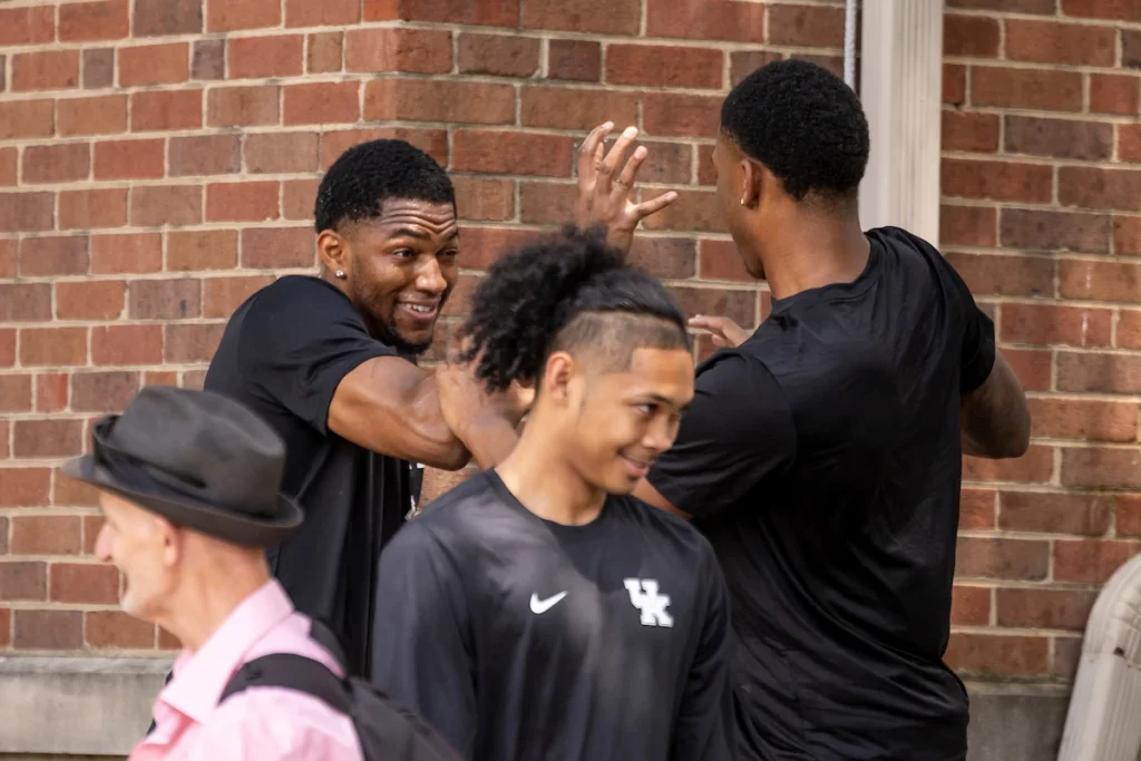 Mo Dioubate, Brandon Garrison, and the Kentucky Basketball team volunteer at the Lexington Rescue Mission - Photo by Chet White, UK Athletics