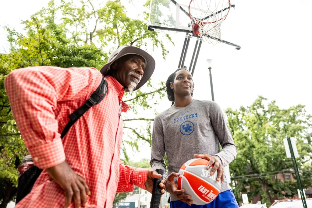 Jasper Johnson and the Kentucky Basketball team volunteer at the Lexington Rescue Mission - Photo by Chet White, UK Athletics
