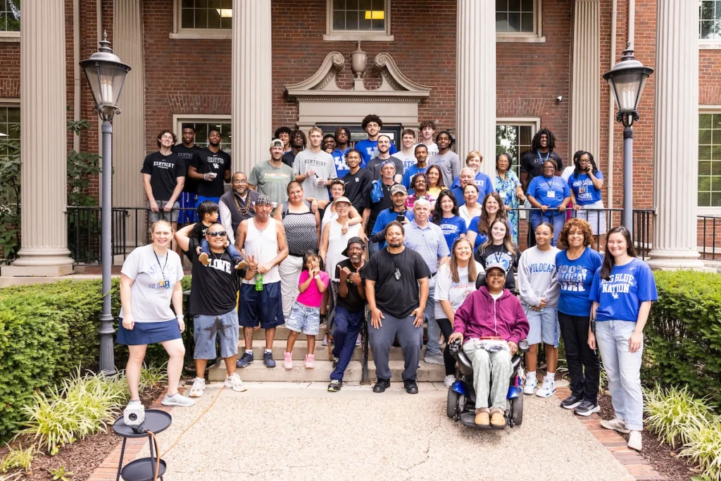 The Kentucky Basketball team volunteers at the Lexington Rescue Mission - Photo by Chet White, UK Athletics