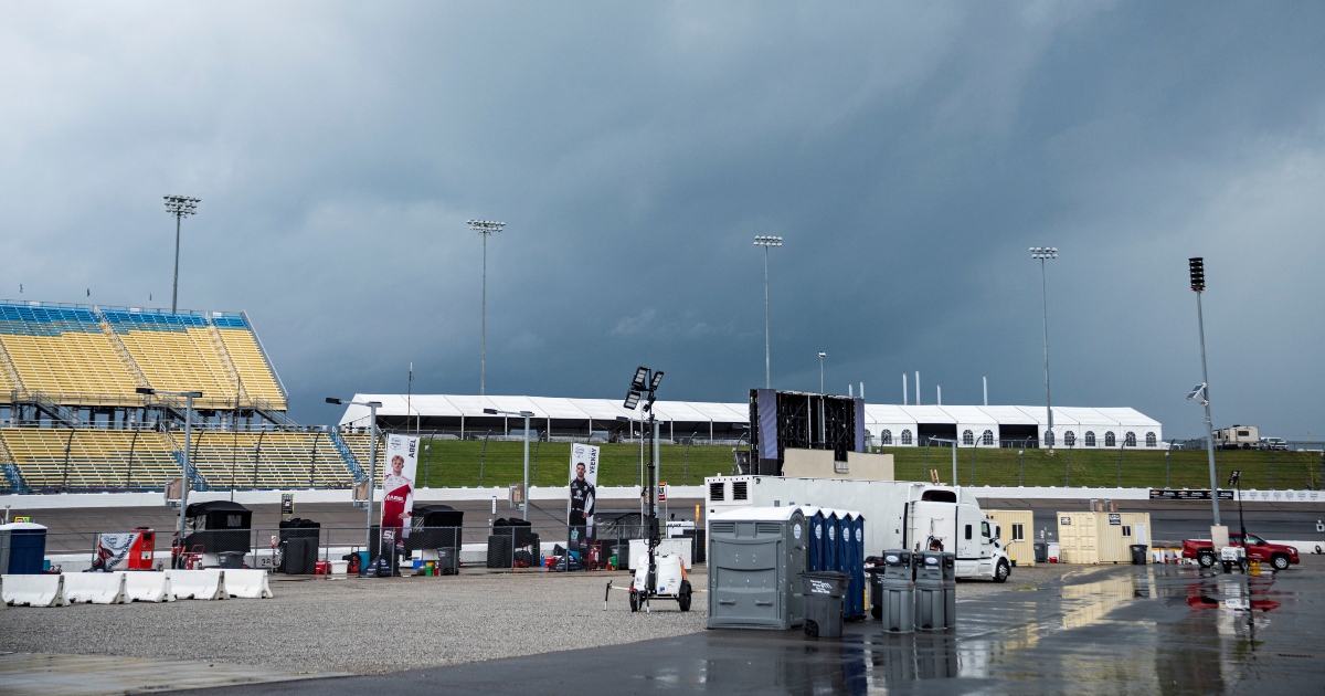 LOOK: Scott McLaughlin spots possible tornado at Iowa Speedway during IndyCar practice