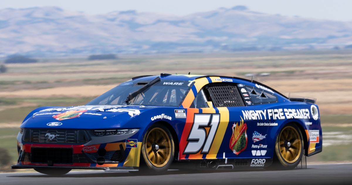 Cody Ware loses wheel late at Sonoma, sets up late-race restart