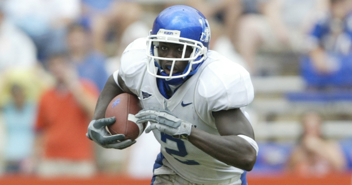 Former UK wide receiver Scott Mitchell chased down a suspected L.A. arsonist
