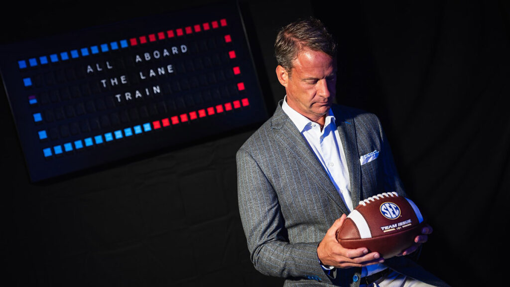 national-championship-odds-favorites-ranked-after-2025-preseason-coaches-poll-released