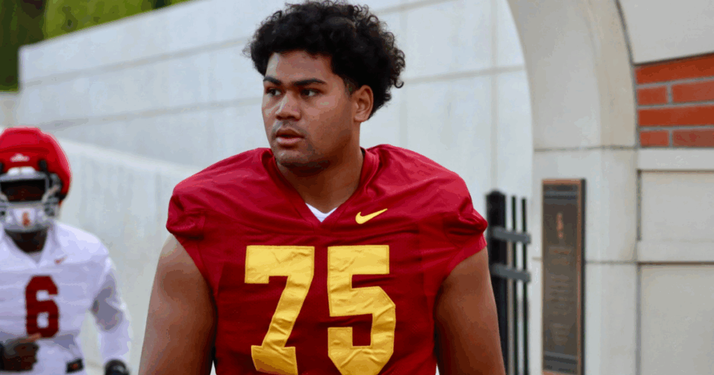 USC offensive guard Ratumana Bulabalavu