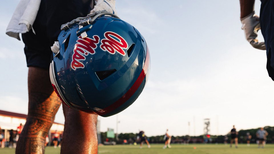 WATCH: Ole Miss DT Jon Seaton mocks Lane Kiffin departure for LSU in viral TikTok video