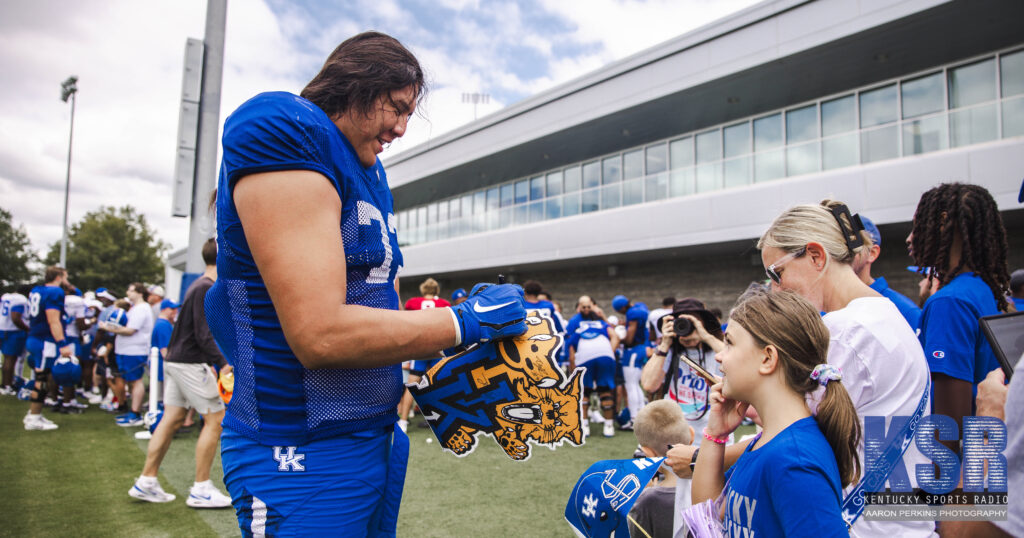 Kentucky OT Shiyazh Pete at Kentucky football Fan Day, via Aaron Perkins, KSR