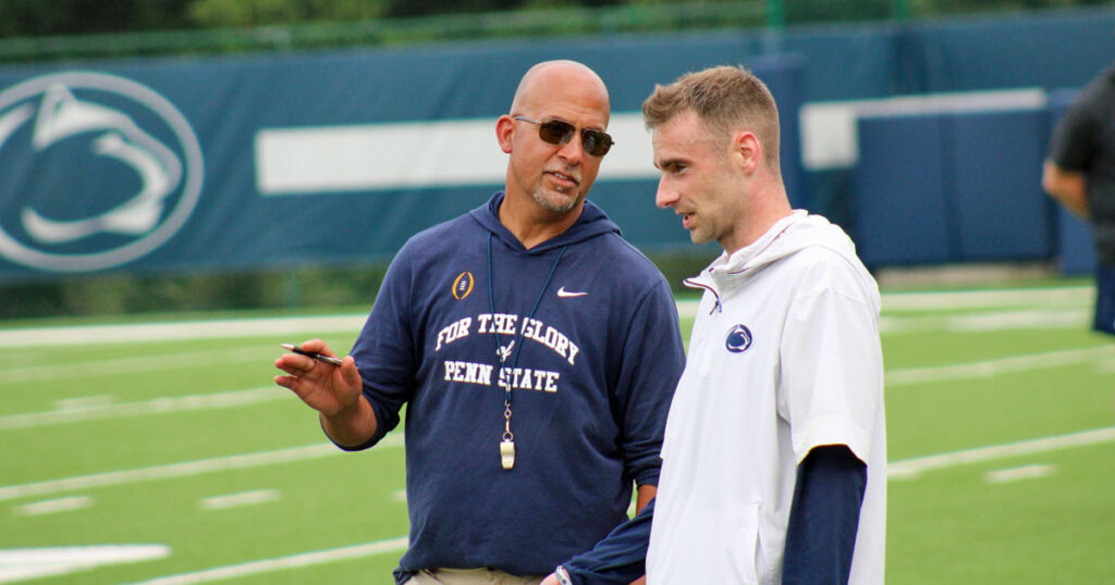 James Franklin Pen, o técnico do Wide Receiver, Mark Dupuis, falou. (Pike/BWI)