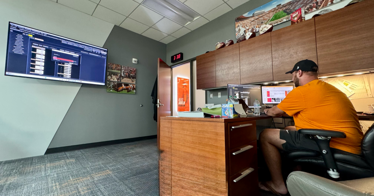 Tennessee Football Adopts Ansrs Technology for Enhanced Coaching Efficiency