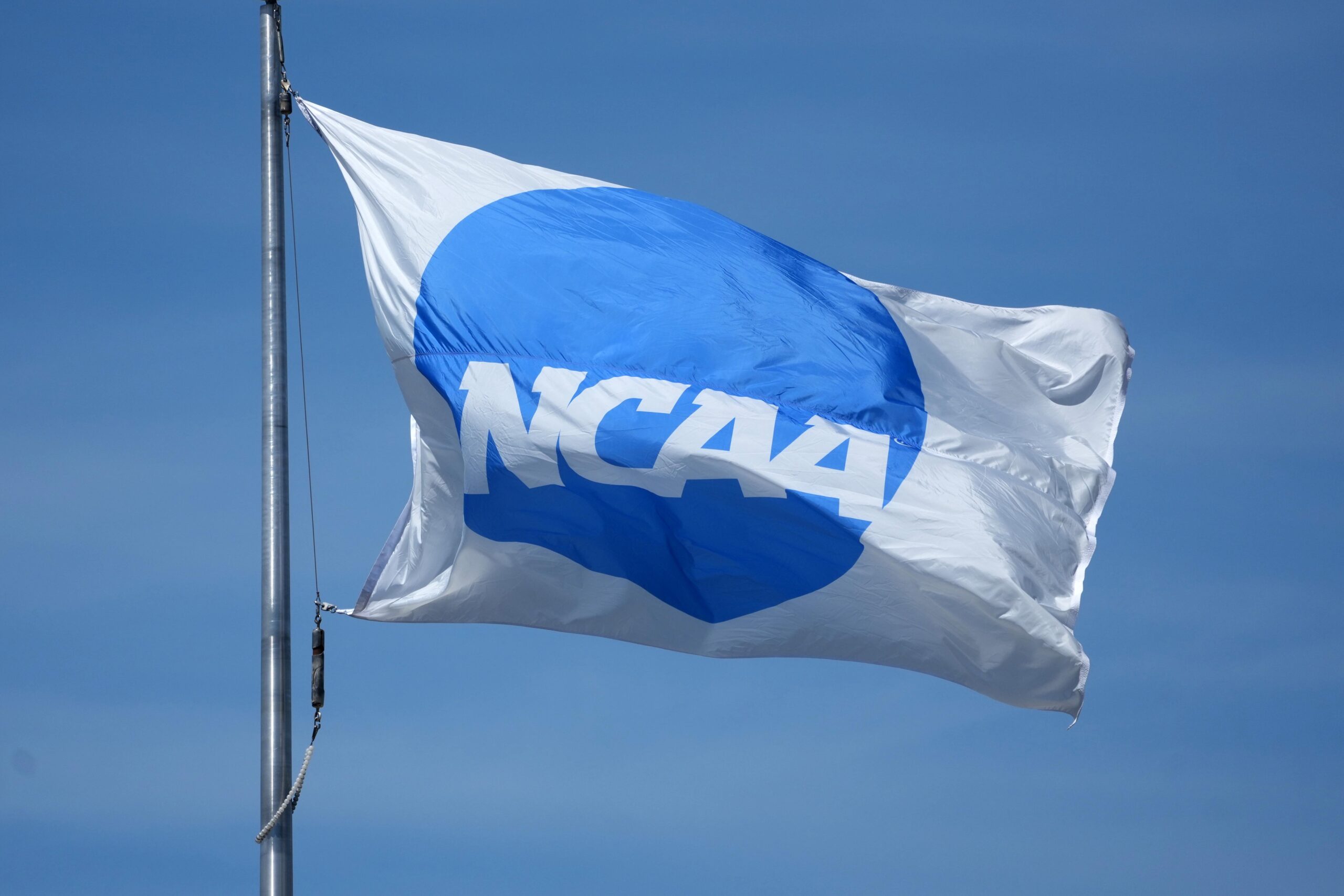 NCAA football Oversight Committee votes to support single January transfer portal window