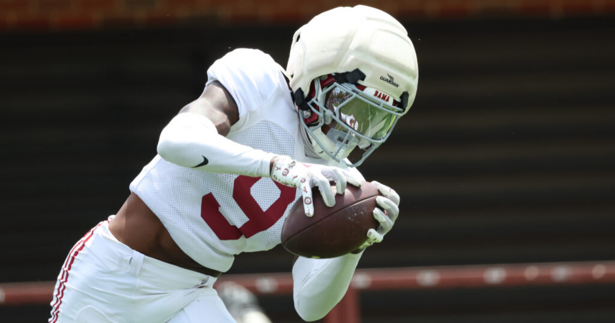 Alabama defensive back Cam Calhoun ejected for targeting vs. Auburn