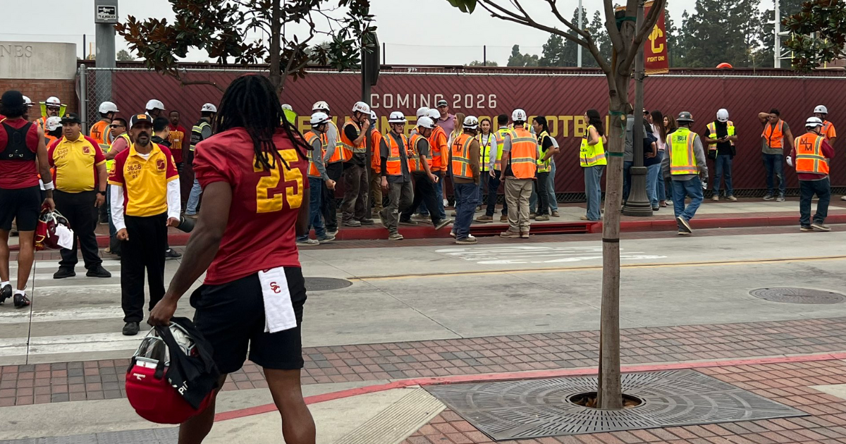 LOOK: USC players thank football facility builders with popular reward