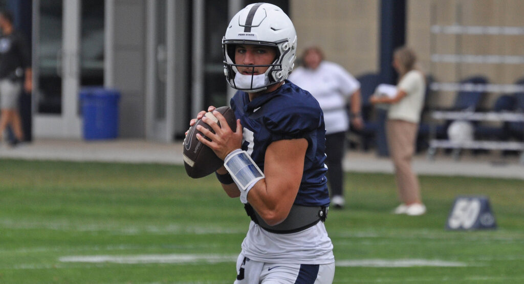 Quarterback Ethan Grunkemeyer