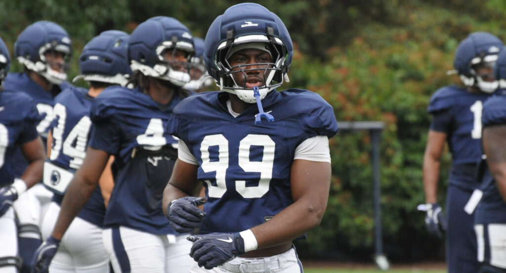 Defensive lineman Yvan Kemajou