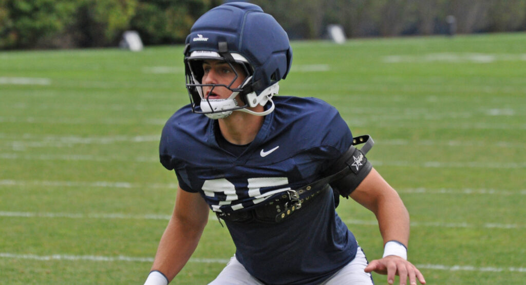 Linebacker Alex Tatsch