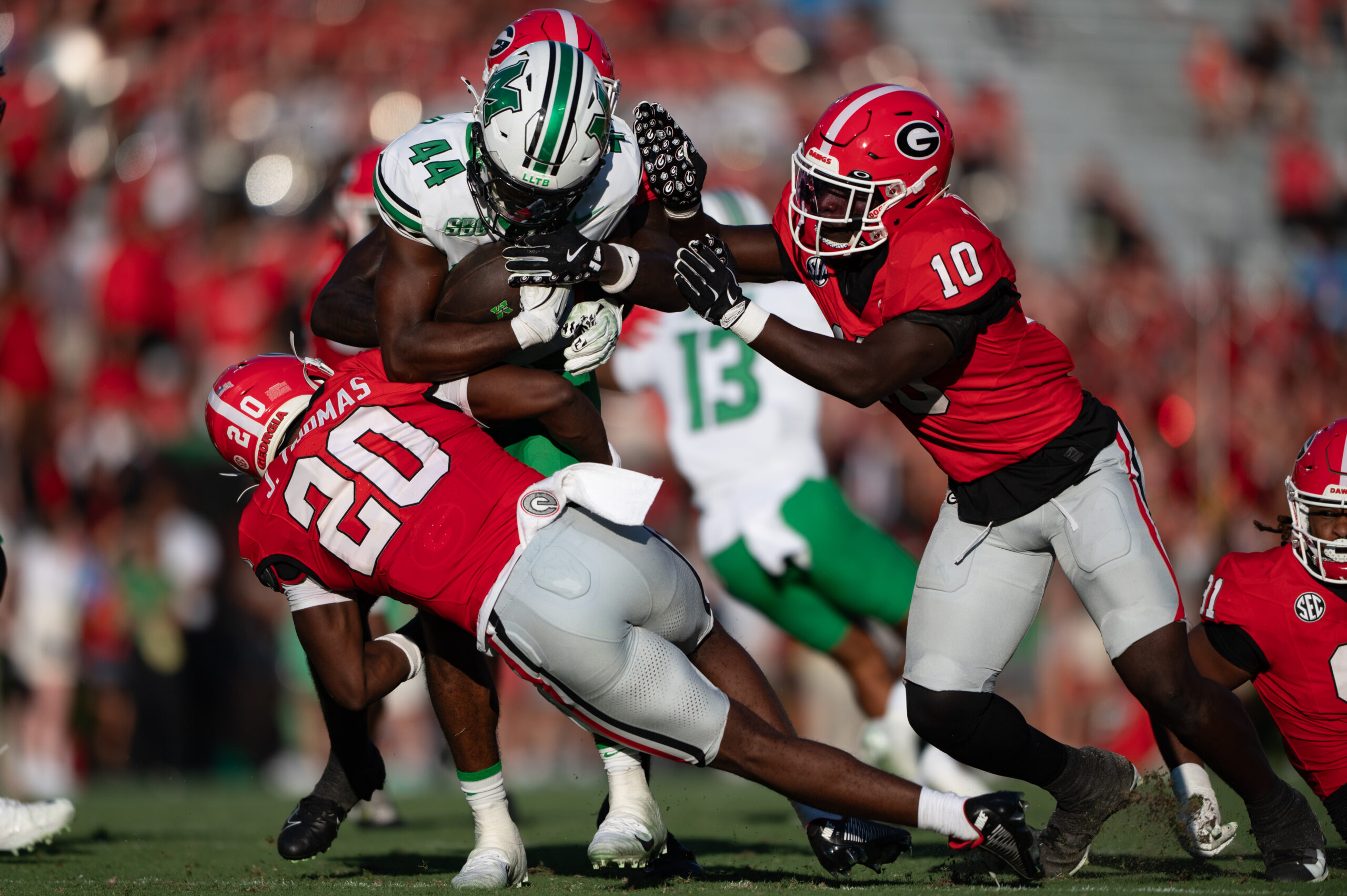 Georgia defense approaches old standard in strong performance