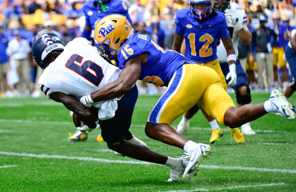Duquesne WR B.J. Alexander pulls in a touchdown pass vs. Pitt. Aug. 30, 2025 -- Ed Thompson / PSN