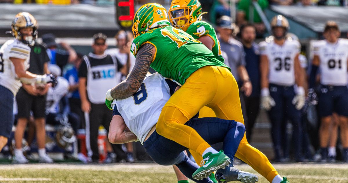 Oregon's Defense Passes First Test of 2025 Season With Flying Colors