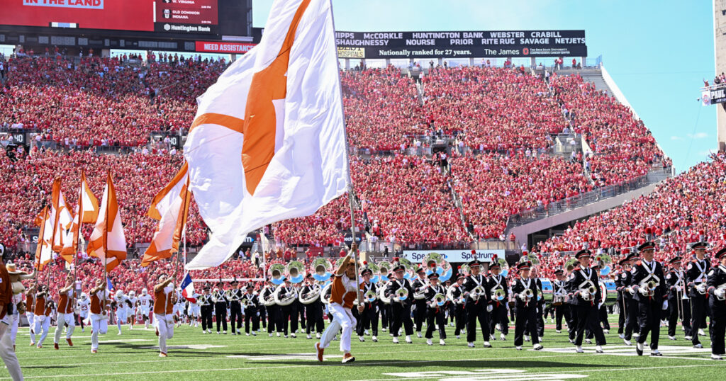 Texas cheer, flags