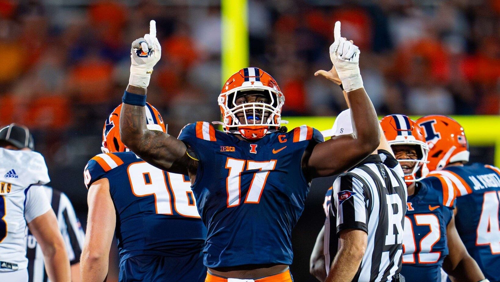 Illinois OLB Gabe Jacas declares for NFL Draft, opts out of Music City Bowl