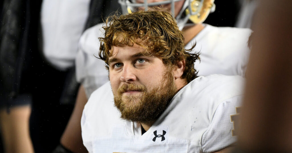 Notre Dame offensive lineman Trevor Ruhland