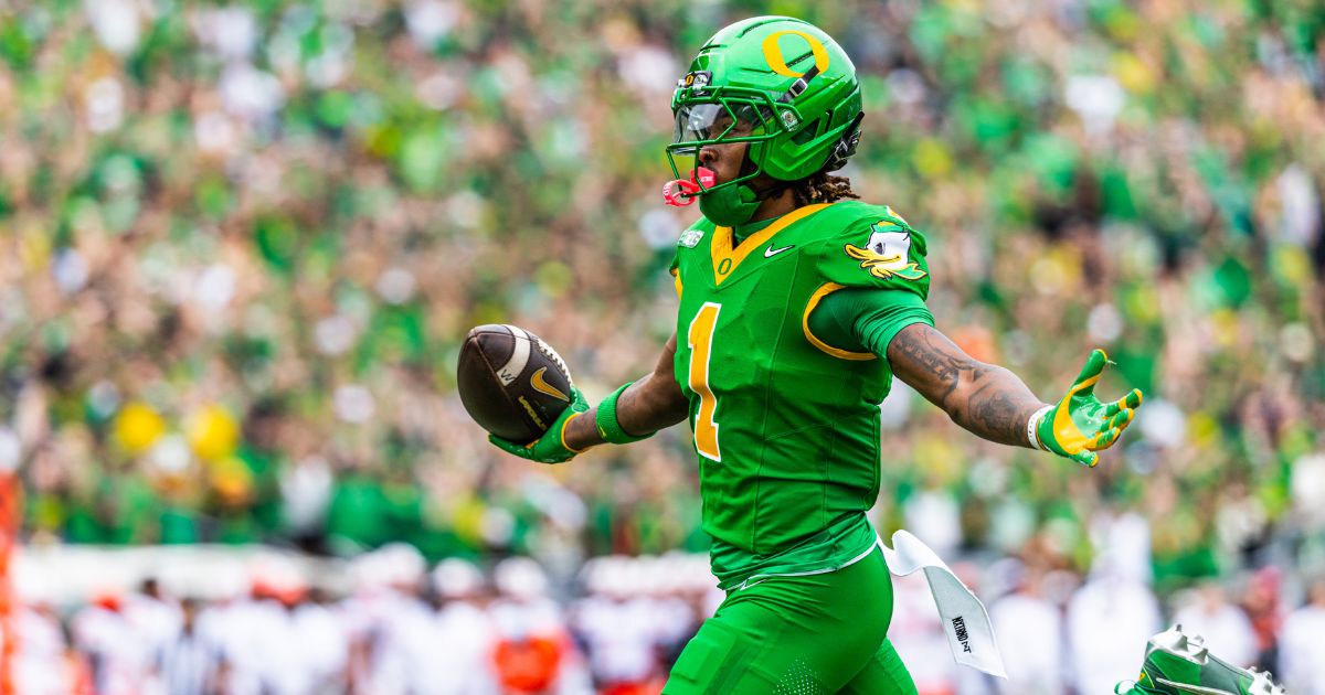GAME RECAP : Ducks Obliterate Oklahoma State 69-3