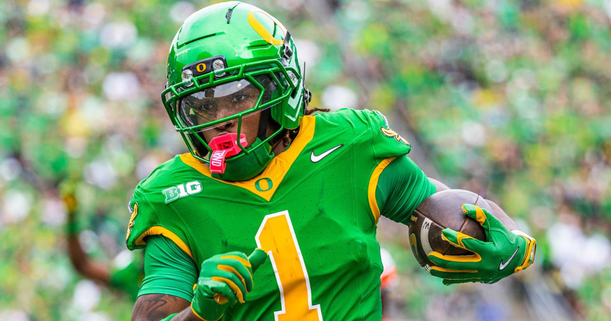 Oregon WR Dakorien Moore signs NIL deal with iconic drink company