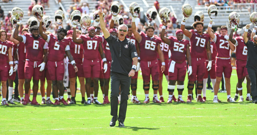 Florida State coach Mike Norvell leads the Seminoles during pregame before the East Texas A&M game. (Bob Myers/Special to Warchant)
