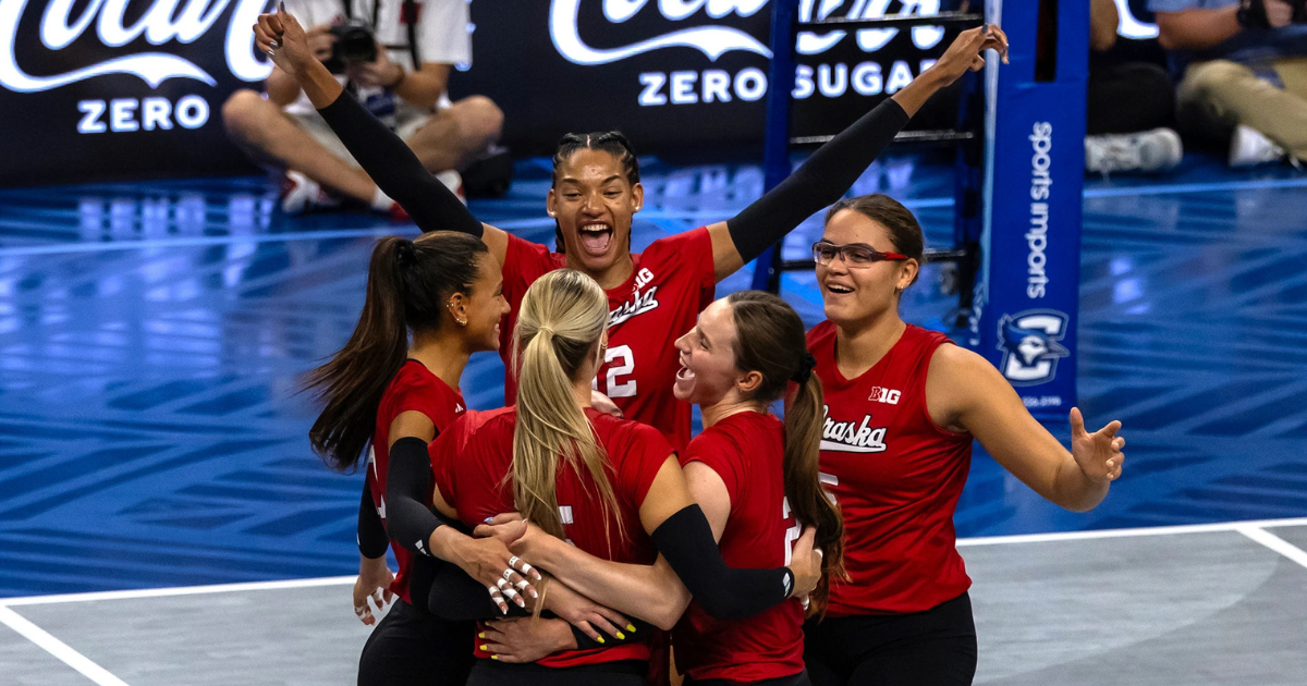 Nebraska volleyball defeats Creighton in front of record crowd(02)