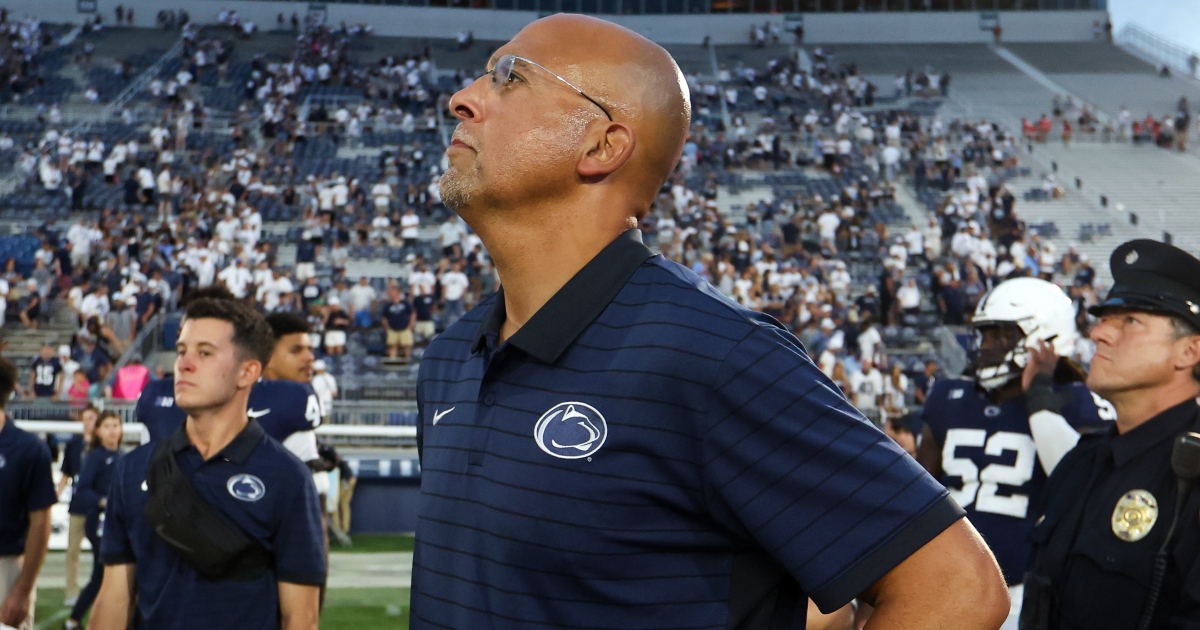 James Franklin describes the changes between Dillon Gabriel to Dante Moore for Oregon