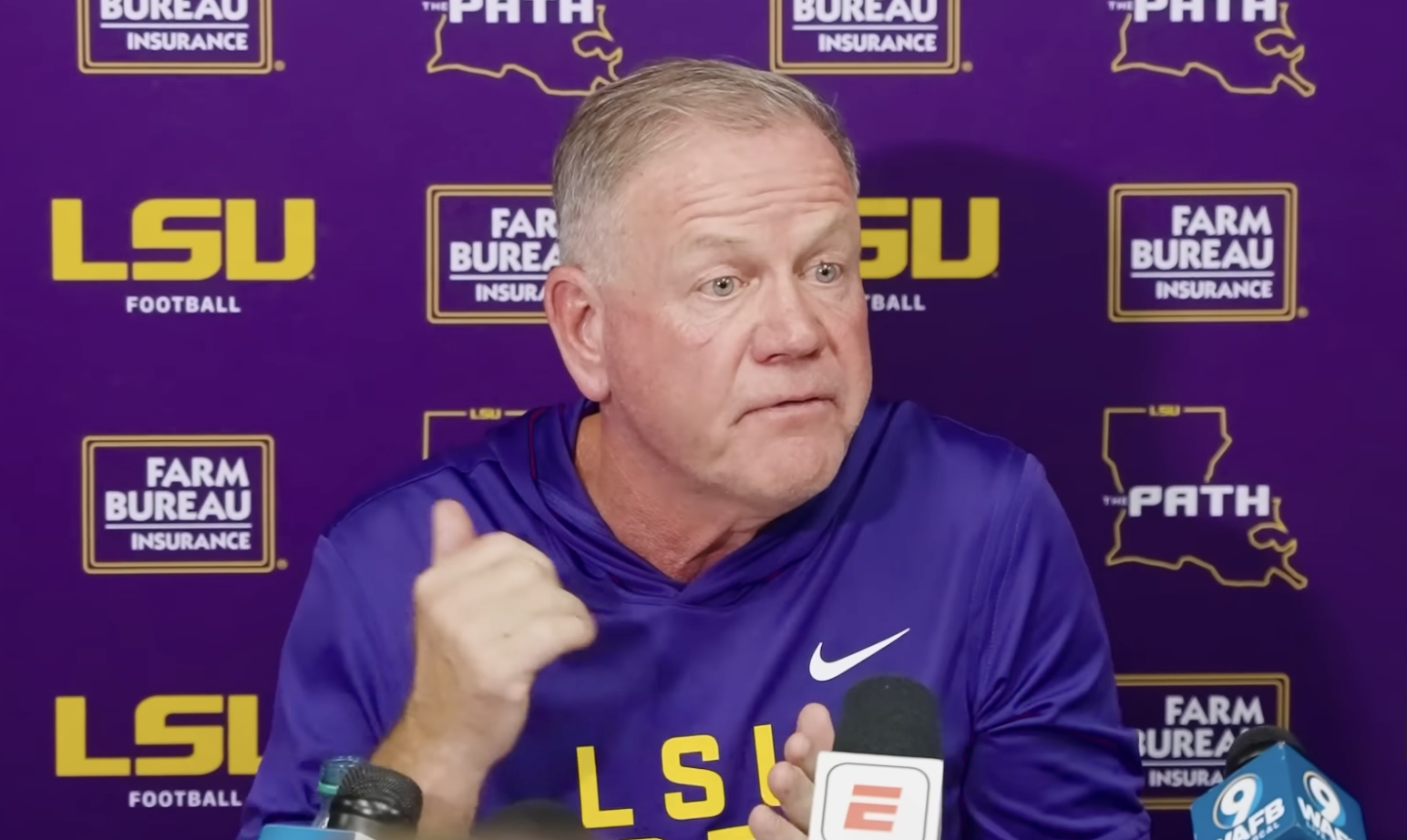 Brian Kelly Text Message WATCH: Brian Kelly's postgame press conference after first loss - On3