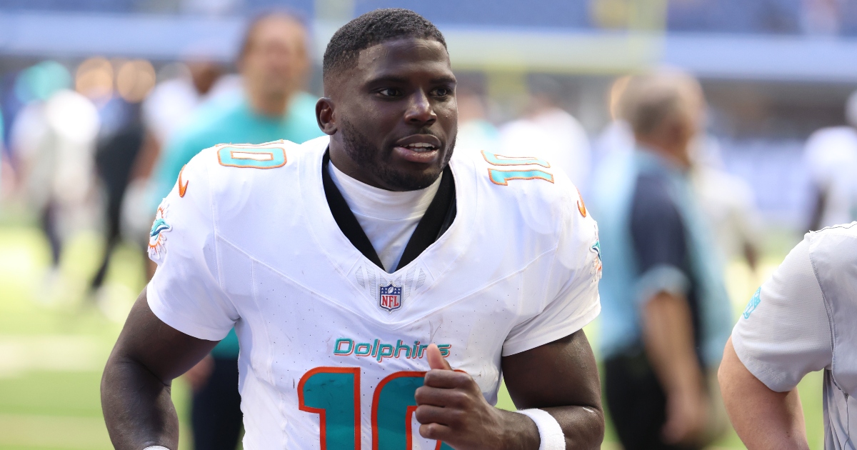 Tyreek Hill injury update: Miami Dolphins WR carted off field after gruesome leg injury